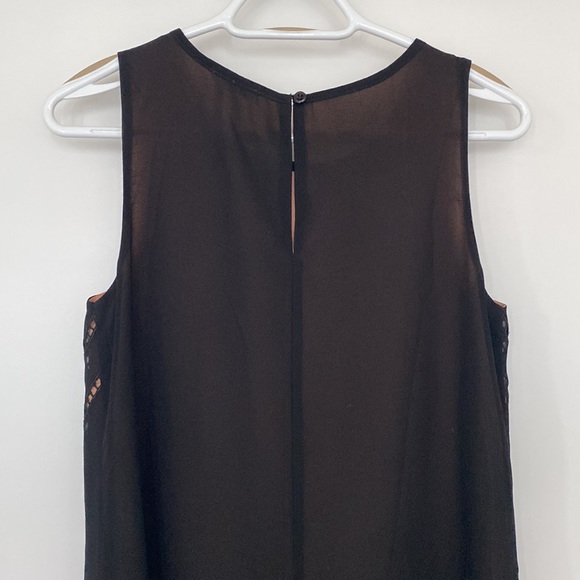 Cute black dress A-line a little. Very flattering at the bottom - Picture 3 of 3